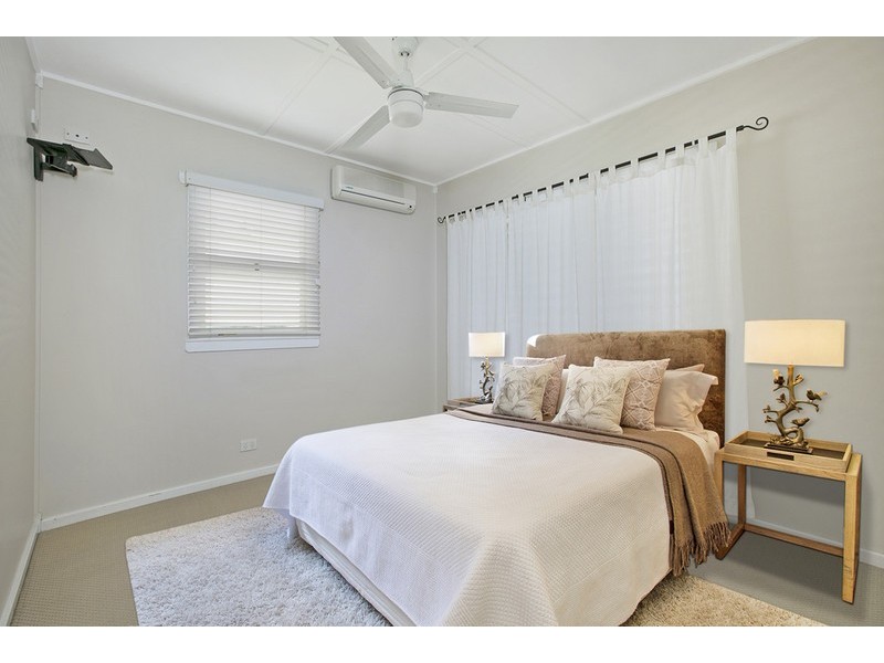 32 Stewart Parade, Manly QLD 4179