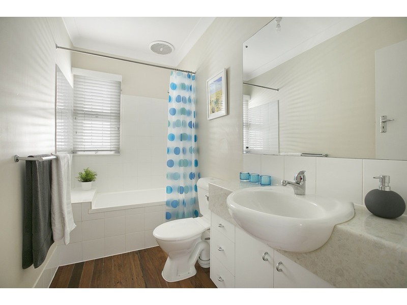 32 Stewart Parade, Manly QLD 4179