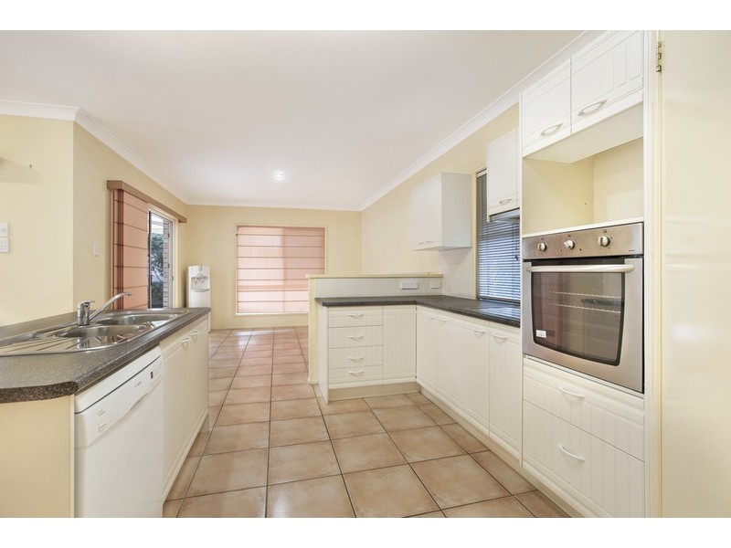 170 HINDES STREET, Lota QLD 4179