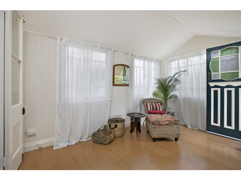 100 Gordon Parade, Manly QLD 4179