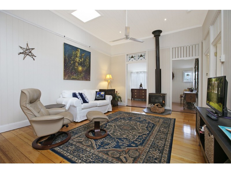 100 Gordon Parade, Manly QLD 4179