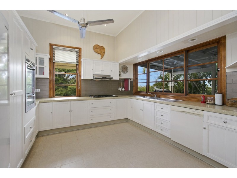 100 Gordon Parade, Manly QLD 4179