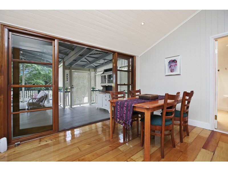 100 Gordon Parade, Manly QLD 4179