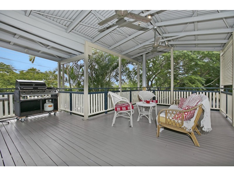 100 Gordon Parade, Manly QLD 4179