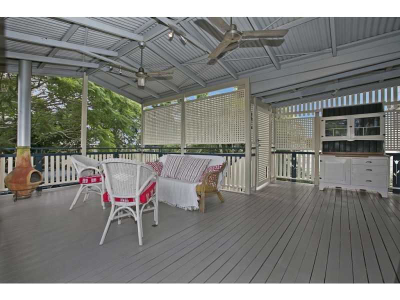 100 Gordon Parade, Manly QLD 4179