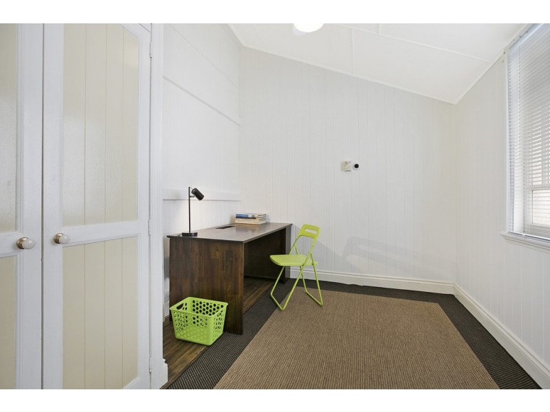 100 Gordon Parade, Manly QLD 4179