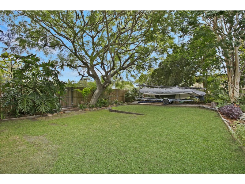 100 Gordon Parade, Manly QLD 4179