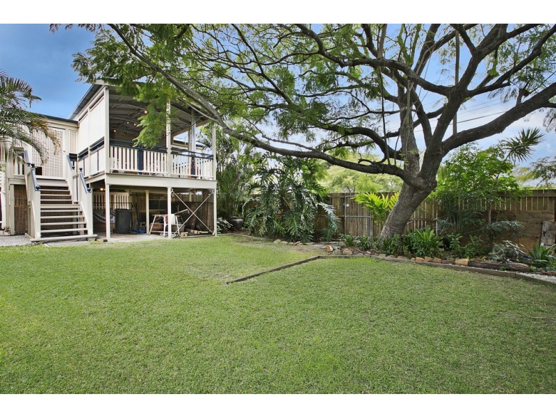 100 Gordon Parade, Manly QLD 4179