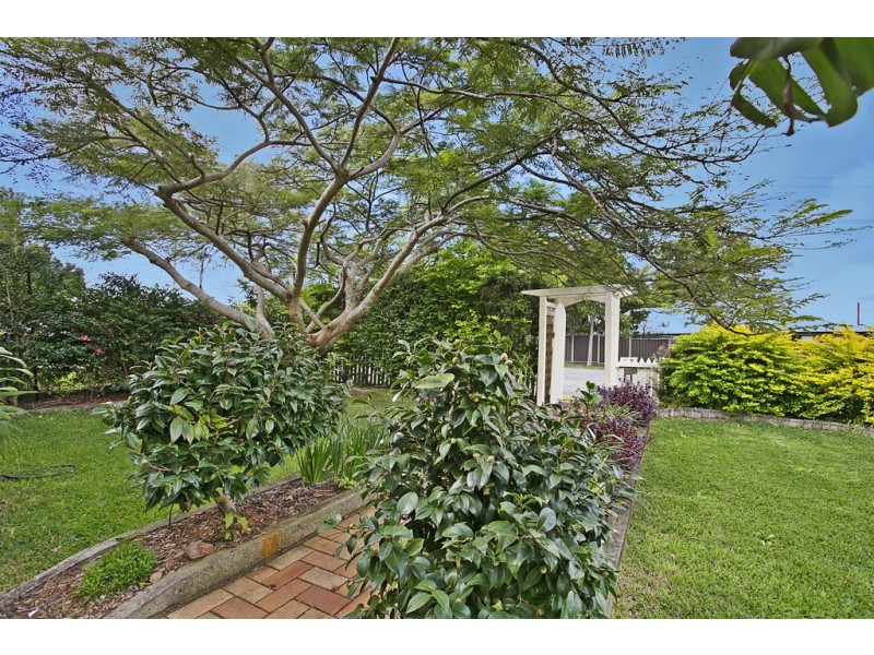 100 Gordon Parade, Manly QLD 4179