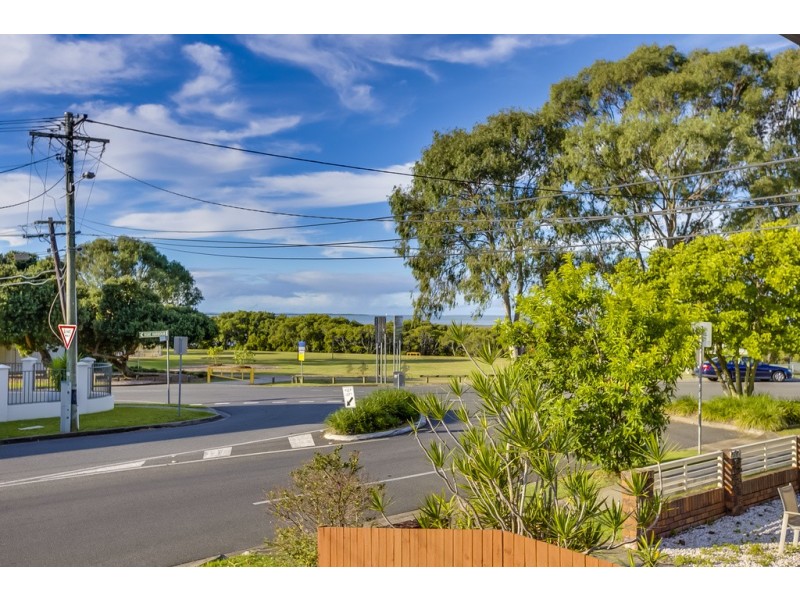 4 ALEXANDER STREET, Lota QLD 4179