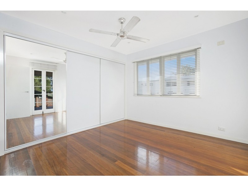 4 ALEXANDER STREET, Lota QLD 4179