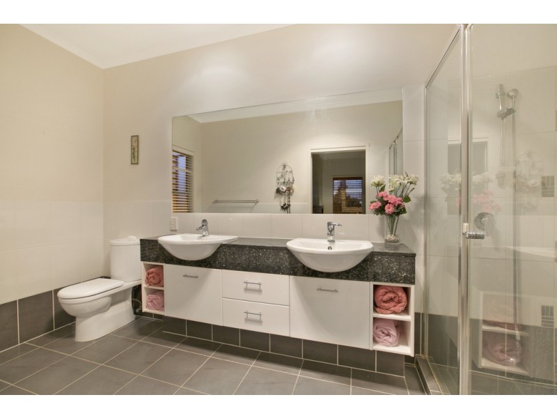 48 Arnold Street, Manly QLD 4179