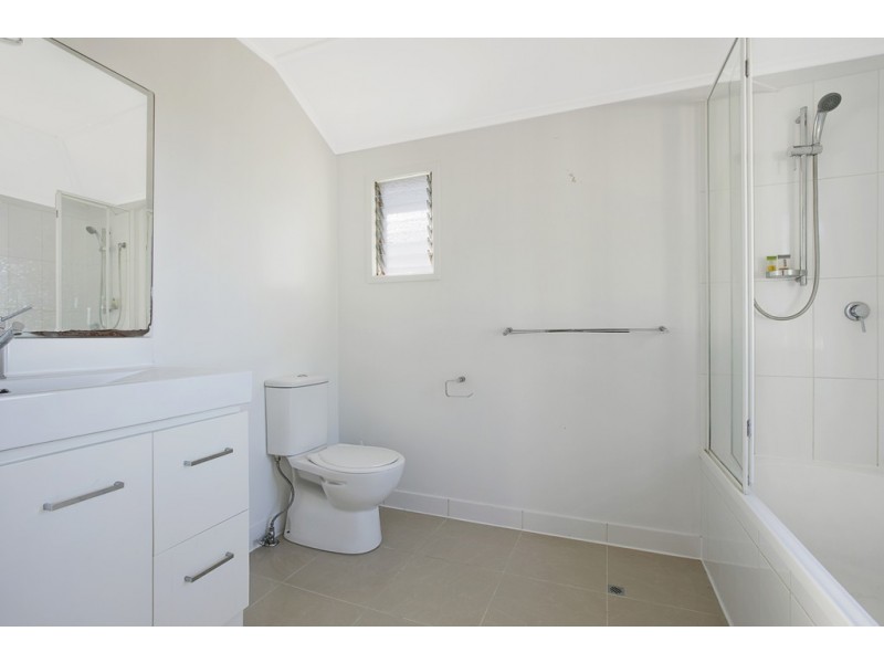 120 Raeburn Street, Manly West QLD 4179