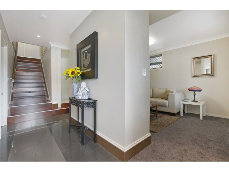 61 Glenora Street, Wynnum QLD 4178