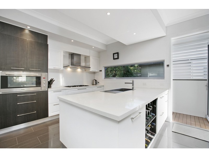 61 Glenora Street, Wynnum QLD 4178