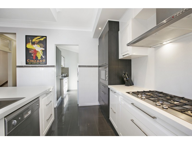 61 Glenora Street, Wynnum QLD 4178