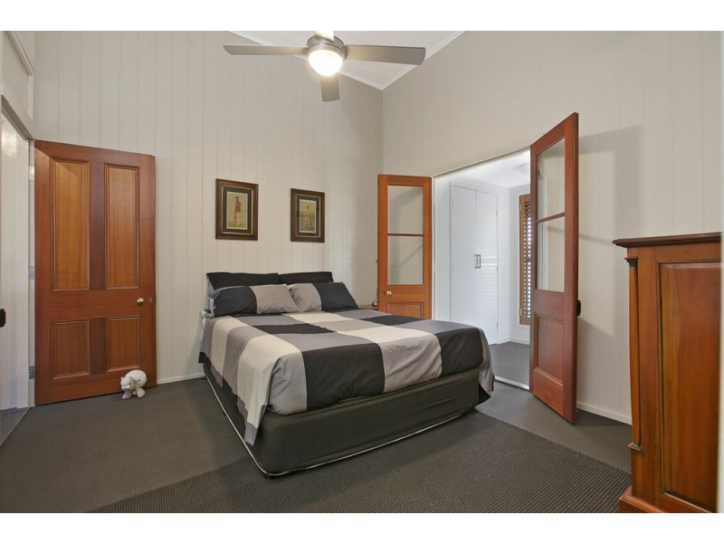 61 Glenora Street, Wynnum QLD 4178