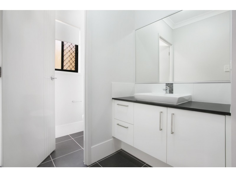 112 Sandy Camp Road, Wynnum West QLD 4178