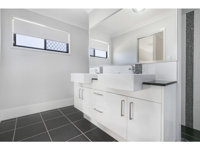 112 Sandy Camp Road, Wynnum West QLD 4178