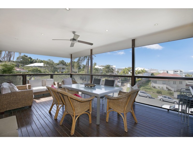 19 OAKLEY STREET, Manly QLD 4179