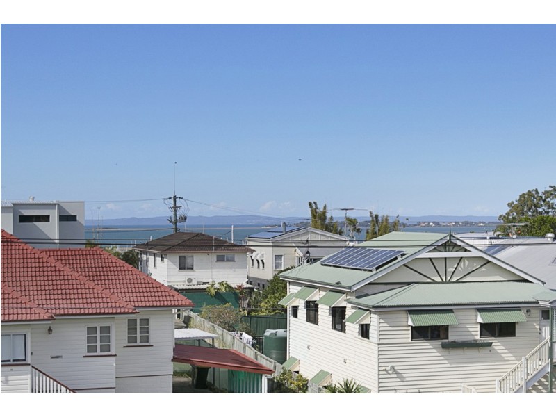 19 OAKLEY STREET, Manly QLD 4179