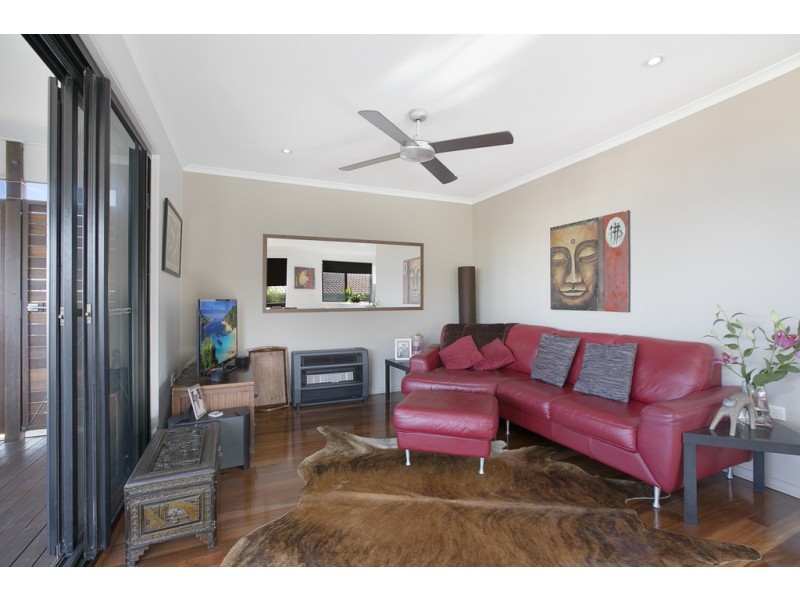 19 OAKLEY STREET, Manly QLD 4179