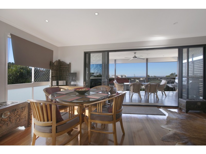 19 OAKLEY STREET, Manly QLD 4179