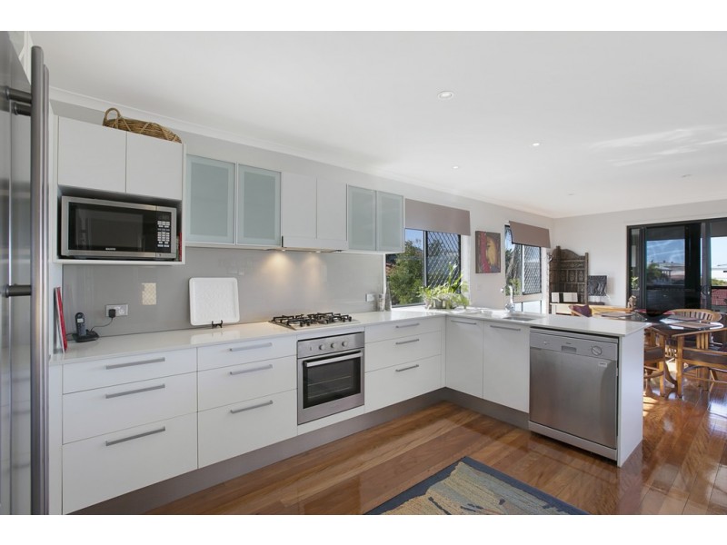 19 OAKLEY STREET, Manly QLD 4179