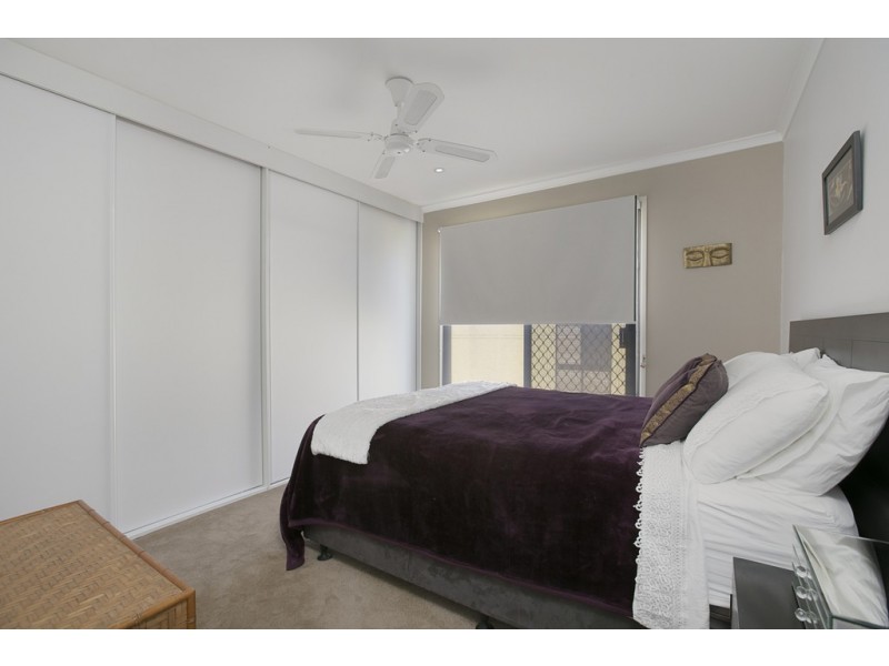 19 OAKLEY STREET, Manly QLD 4179