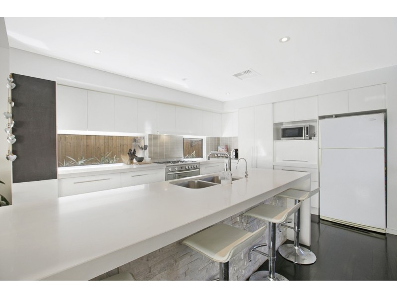 88 Waterview Avenue, Wynnum QLD 4178