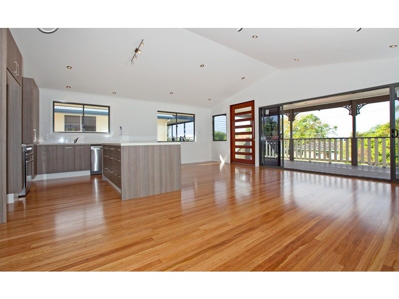 102 Gordon Parade, Manly QLD 4179
