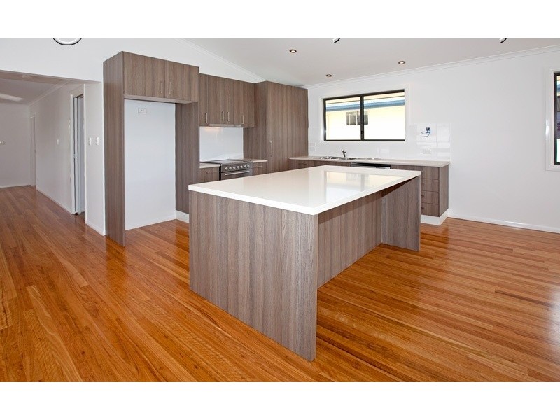 102 Gordon Parade, Manly QLD 4179