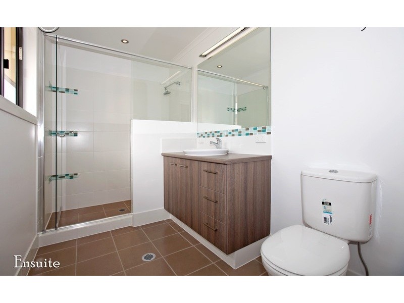 102 Gordon Parade, Manly QLD 4179