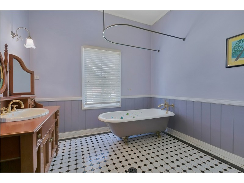 21 Ashton Street, Wynnum QLD 4178