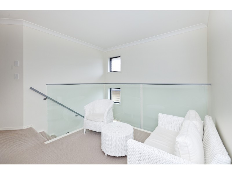 15 Berrimilla Street, Manly West QLD 4179