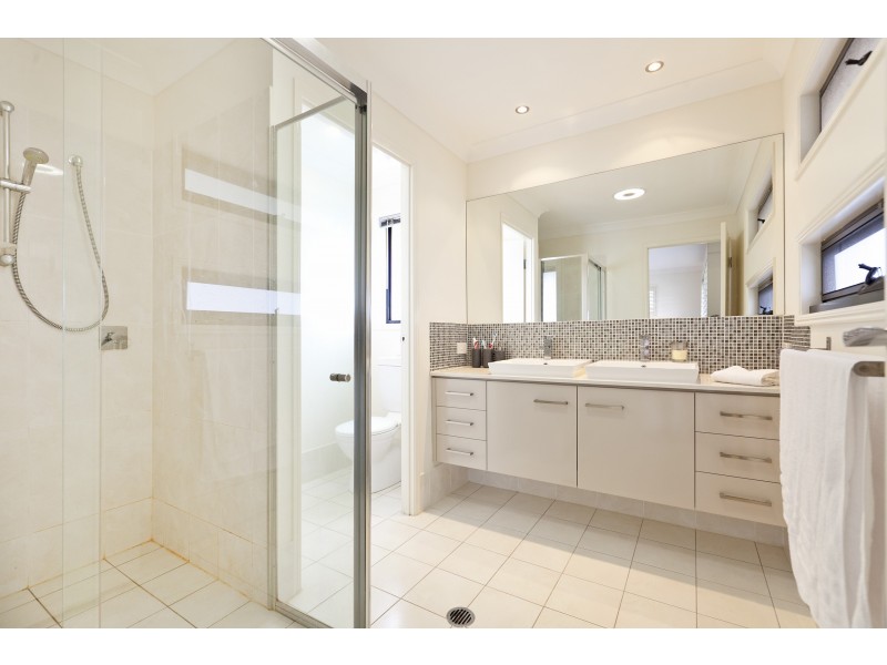 15 Berrimilla Street, Manly West QLD 4179