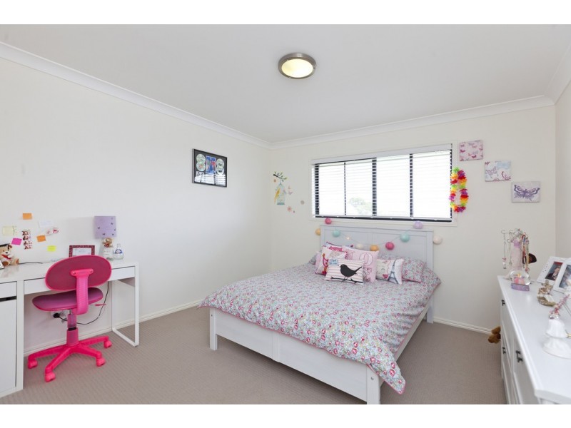 15 Berrimilla Street, Manly West QLD 4179