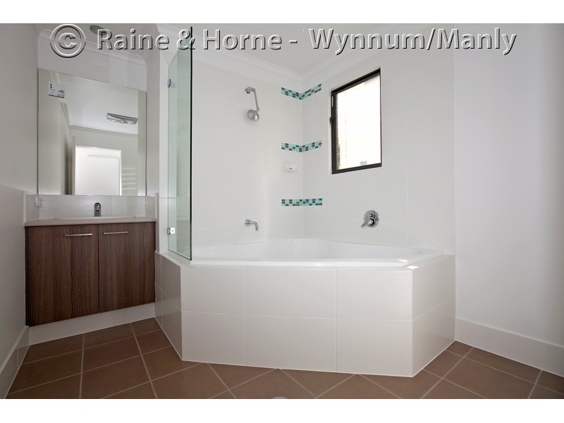 102 Gordon Parade, Manly QLD 4179