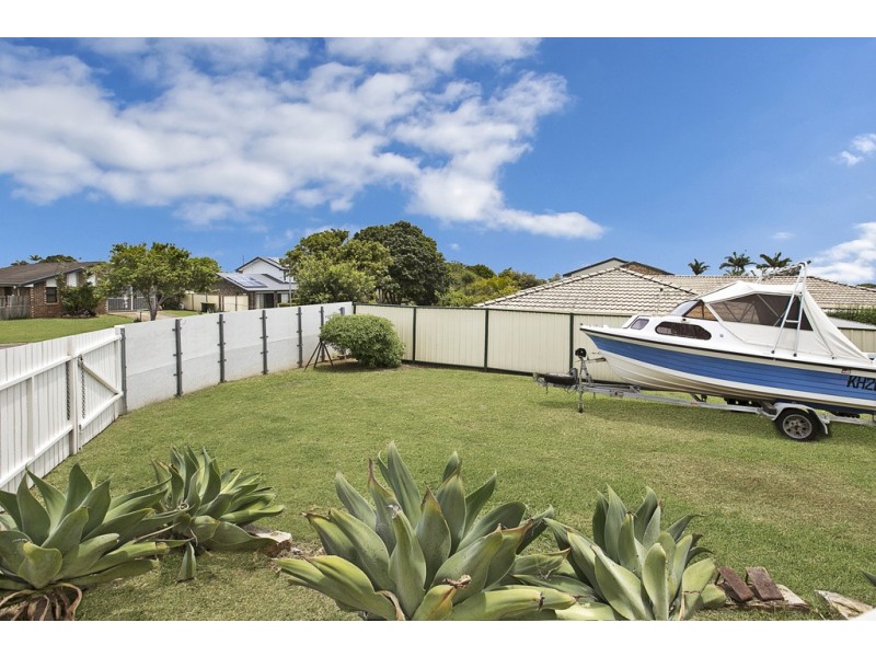 1 Teraglin Street, Manly West QLD 4179