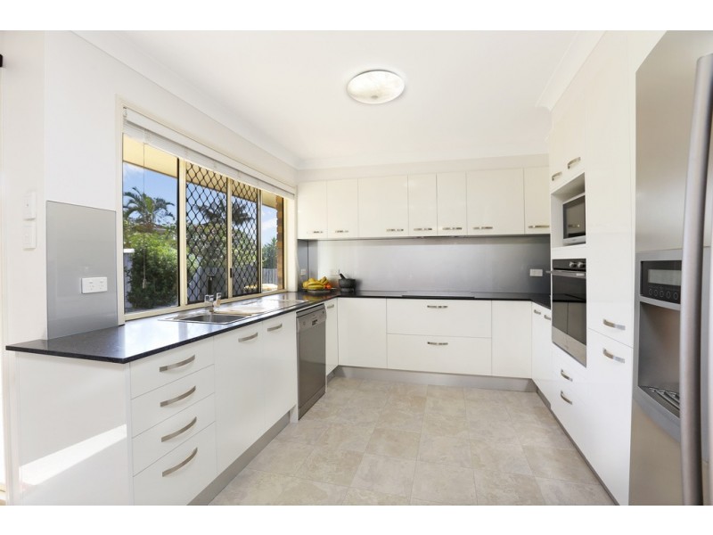 42 Plaza Street, Wynnum West QLD 4178