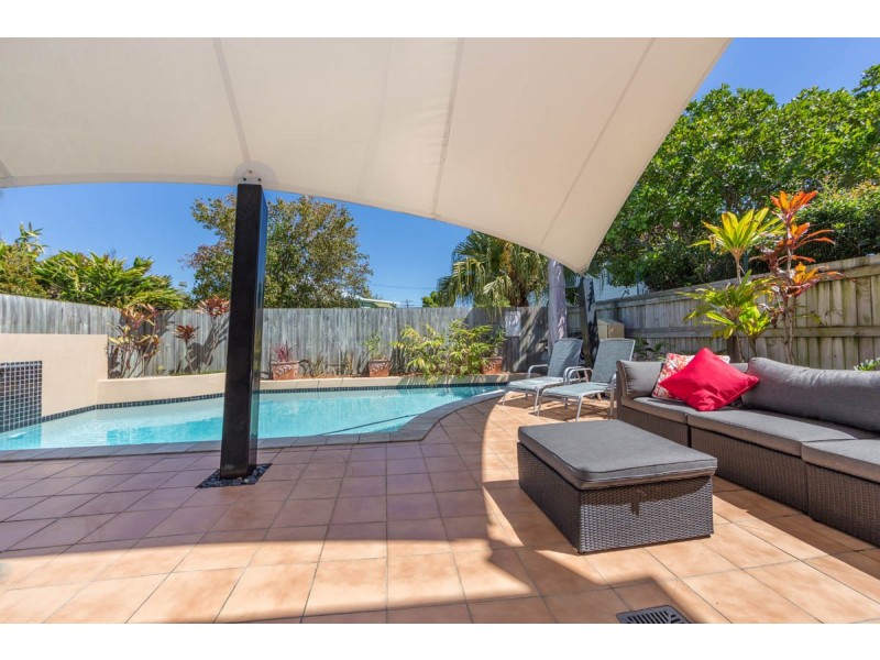 693 Esplanade, Lota QLD 4179