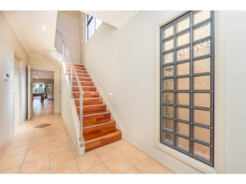 693 Esplanade, Lota QLD 4179