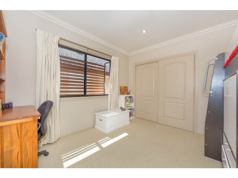 693 Esplanade, Lota QLD 4179