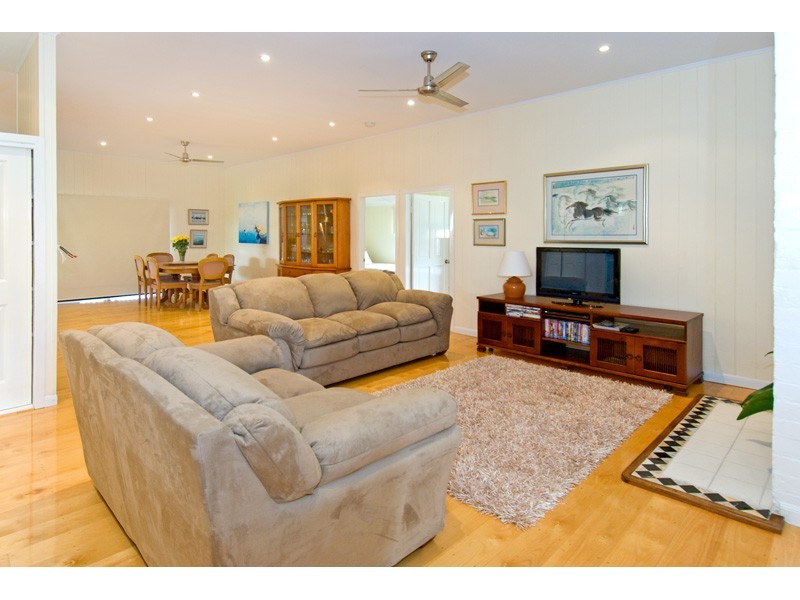 11 Waterloo Esplanade, Wynnum QLD 4178