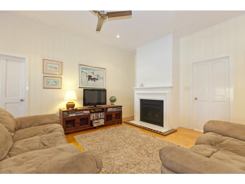 11 Waterloo Esplanade, Wynnum QLD 4178