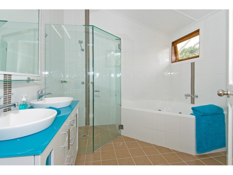 11 Waterloo Esplanade, Wynnum QLD 4178