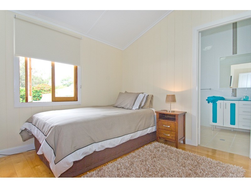11 Waterloo Esplanade, Wynnum QLD 4178