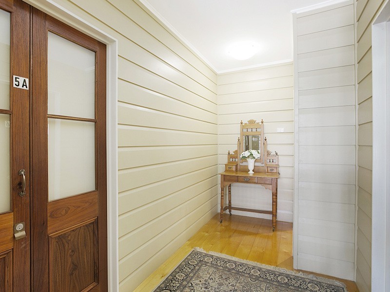 11 Waterloo Esplanade, Wynnum QLD 4178