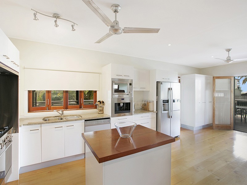 11 Waterloo Esplanade, Wynnum QLD 4178