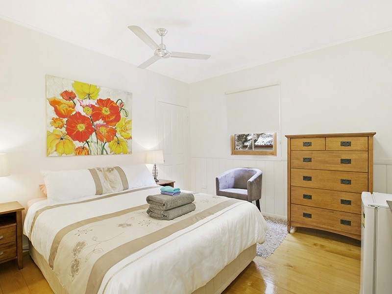 11 Waterloo Esplanade, Wynnum QLD 4178